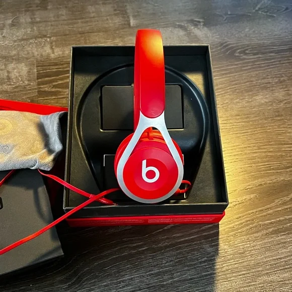 Beats by Dr. Dre Beats EP in Red